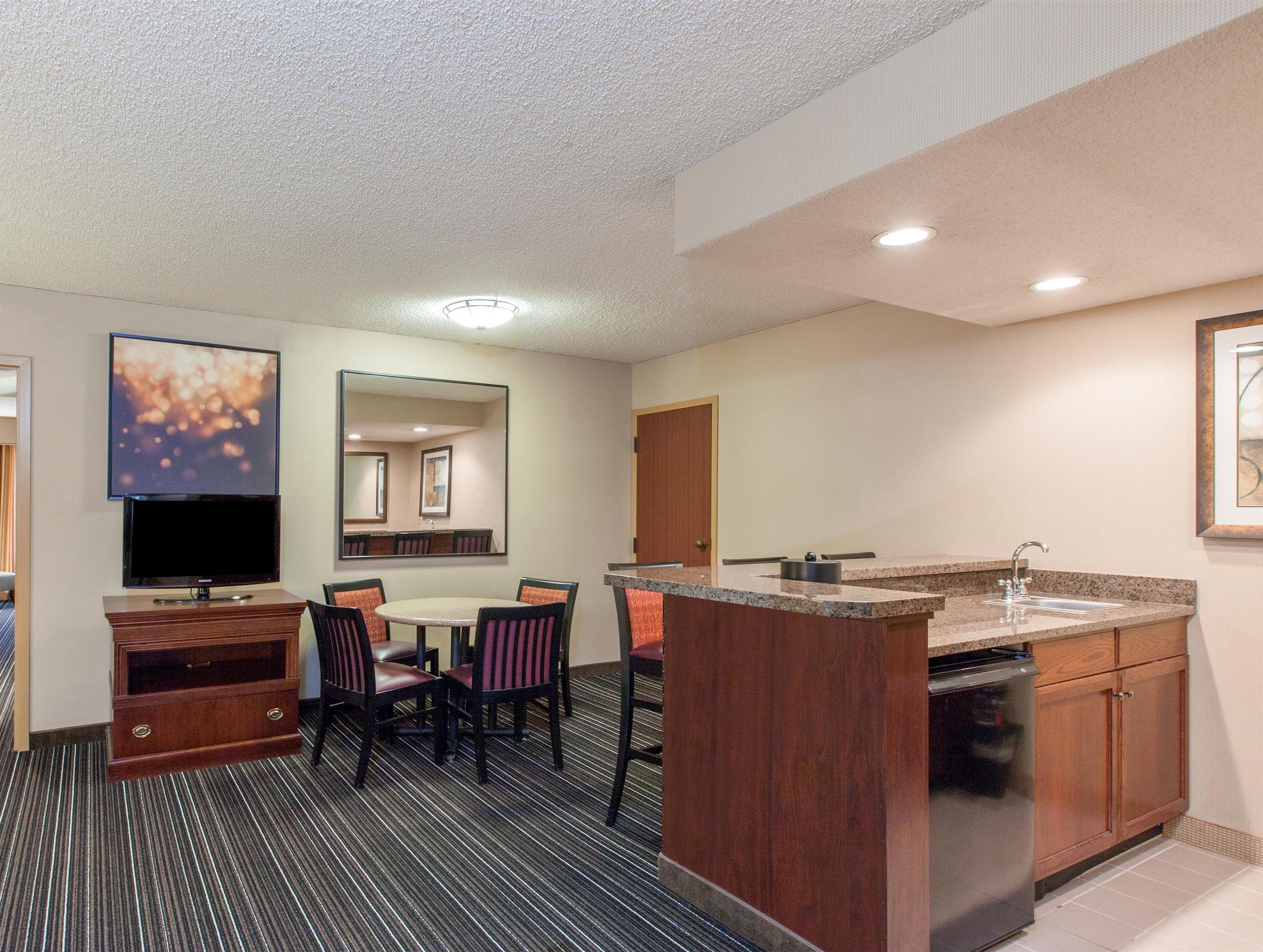 Sonesta Suites Dallas Park Central 외부 사진